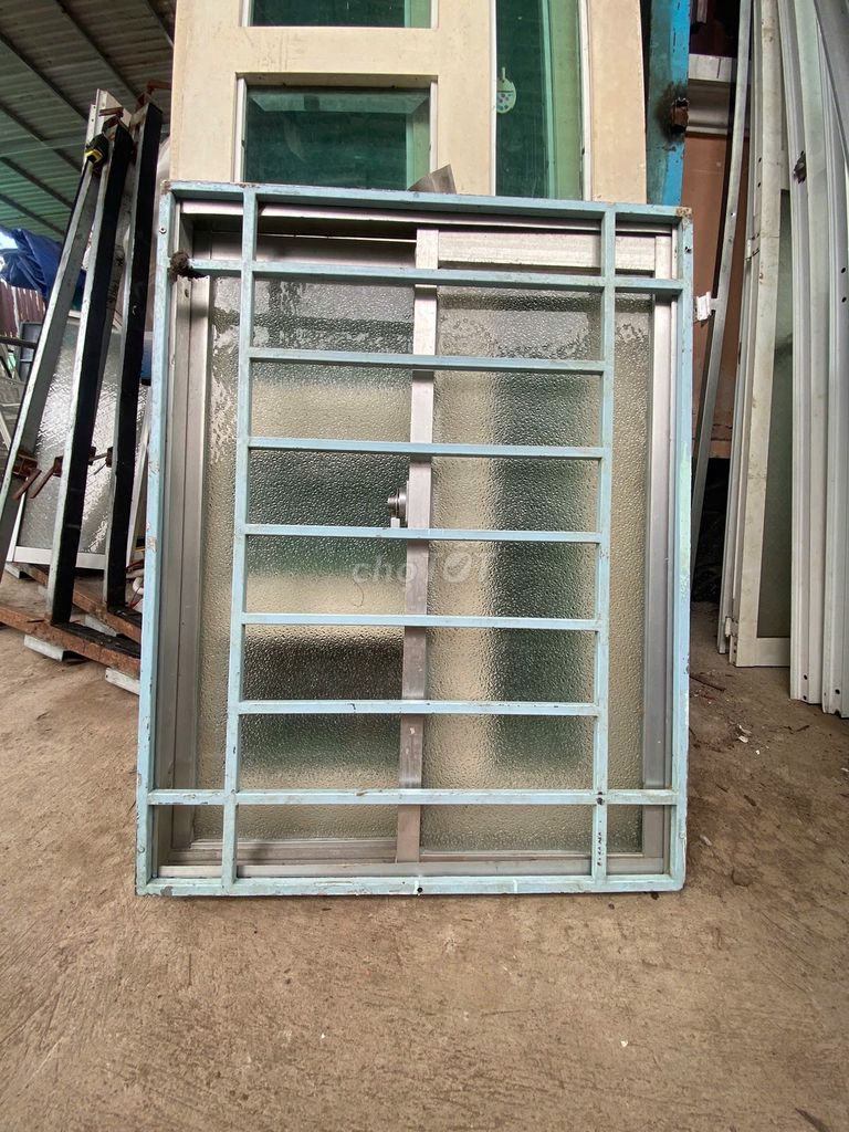 Cửa sổ Sắt Kính Xanh nhạt Thanh lý. Mua bán Nội thất, đồ gia dụng khác tại Quận Bình Thuỷ Cần Thơ được đăng bởi PHƯƠNG hình 1