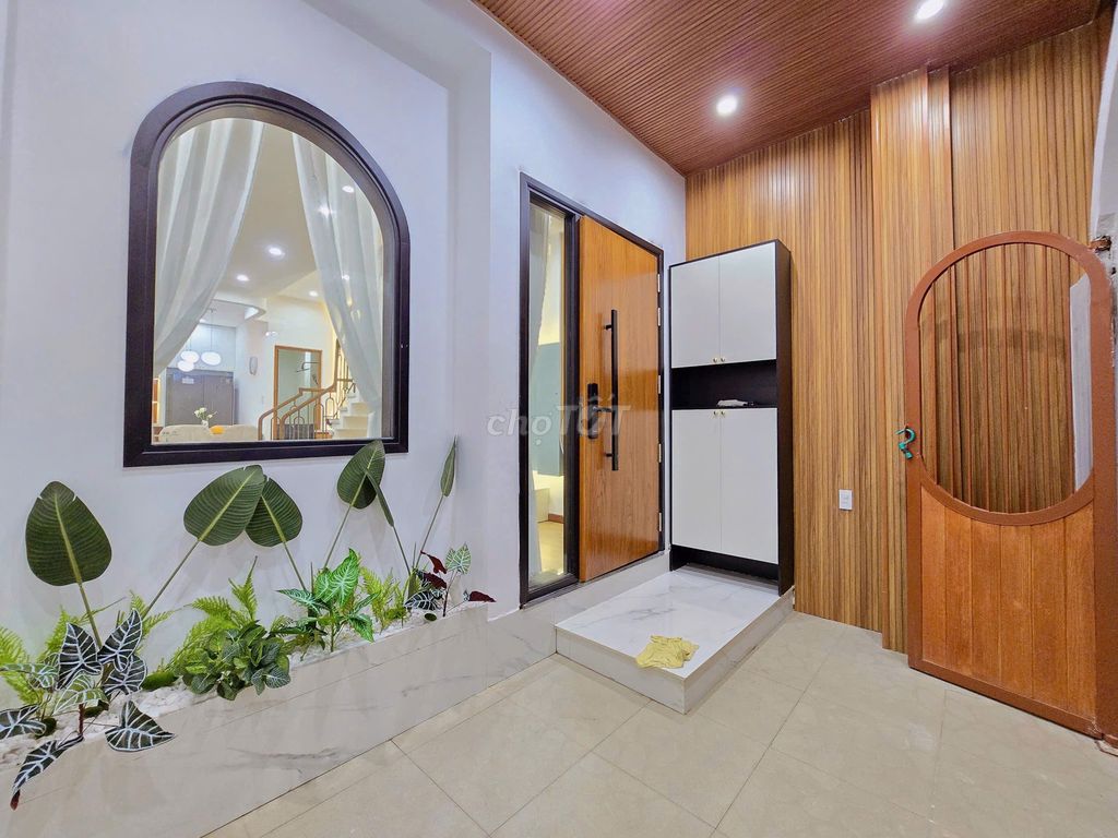 Furnished 3-storey house off Ông Ích Khiêm — photo 9