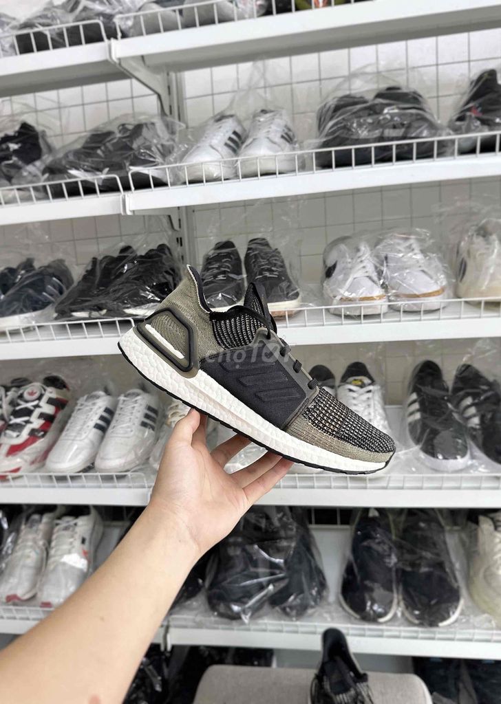 Giày thể thao Adidas Ultra Boost 19 size 42. Mua bán Giày dép tại Huyện Yên Mỹ Hưng Yên được đăng bởi Tiệm Giày Cũ 89 hình 1
