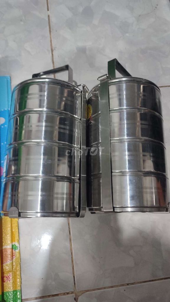 Thanh lý 2 hộp inox đựng cơm 4 tầng