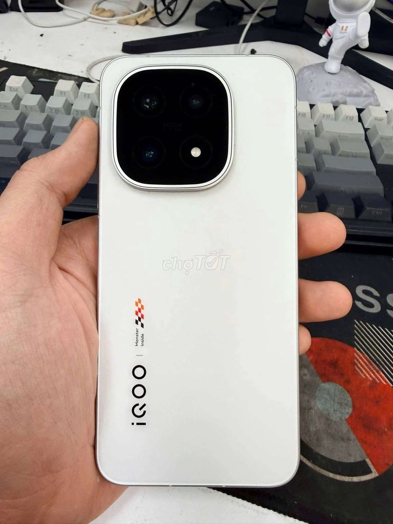 Iqoo 15 BMW 256GB Trắng 98%. Mua bán Điện thoại tại Quận 7 Tp Hồ Chí Minh được đăng bởi Quang hình 1