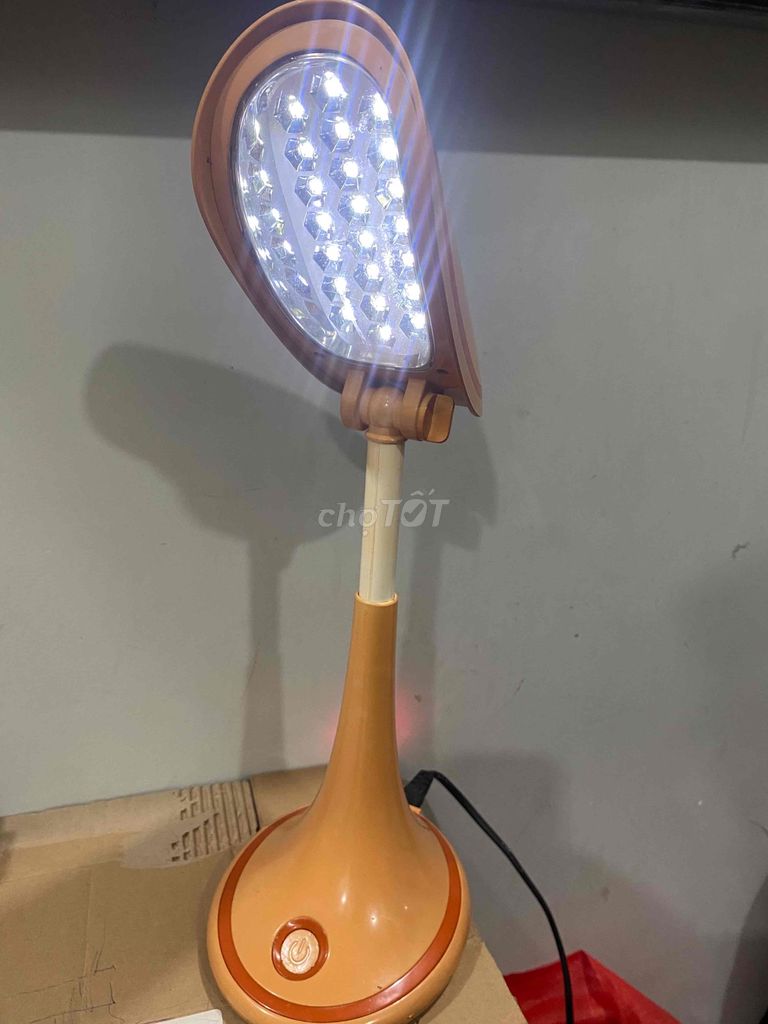 Đèn bàn sạc LED Comet CT173 Cam. Mua bán Đèn tại Quận 7 Tp Hồ Chí Minh được đăng bởi Dinh Toan hình 1