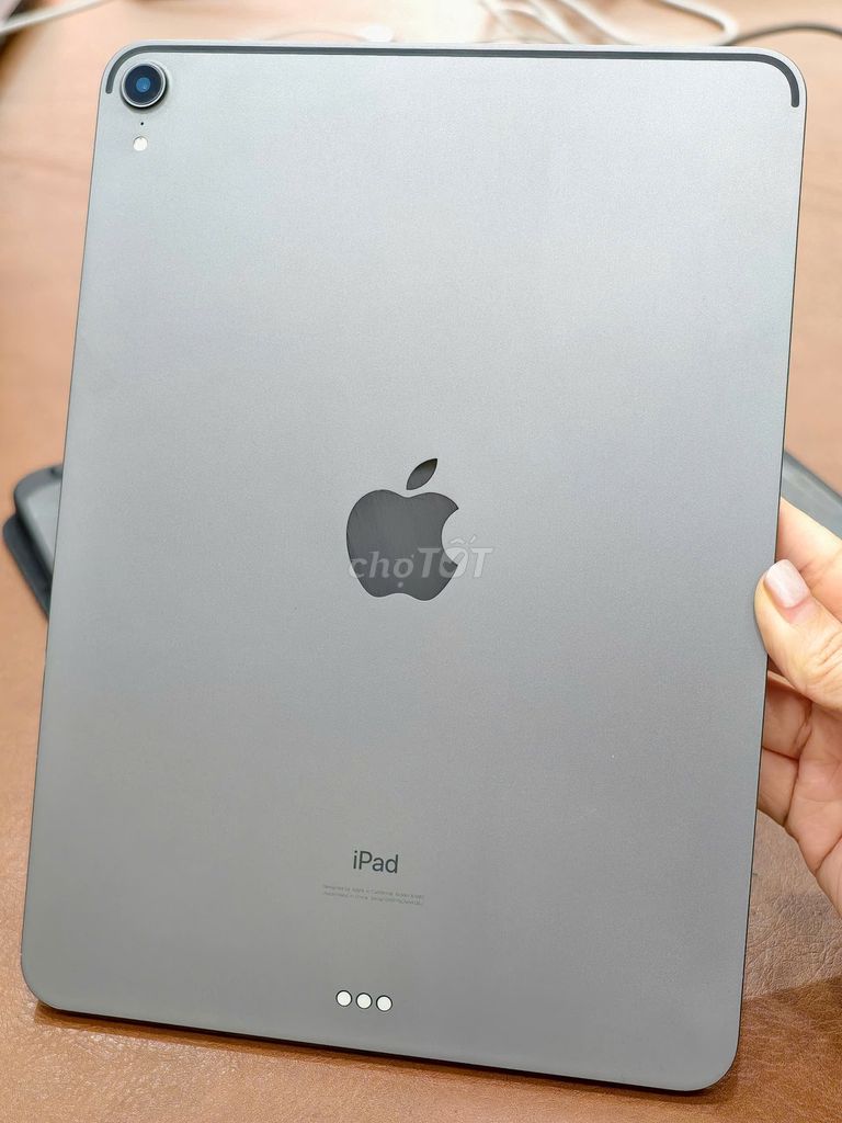 Ipad Pro 11 inch 2018 bản wifi 64gb Xám đẹp 98%. Mua bán Máy tính bảng tại Quận Đống Đa Hà Nội được đăng bởi Hn Store hình 1