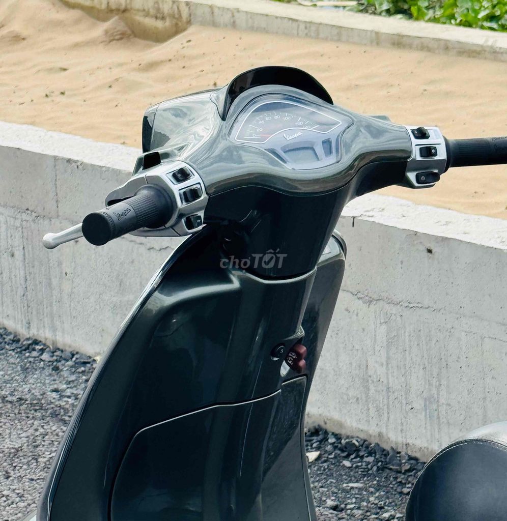 Piaggio Vespa Sprint Xám titan máy igen. Mua bán Xe máy tại Quận Gò Vấp Tp Hồ Chí Minh được đăng bởi CHXM 86 chuyên bán xe trả góp hình 3