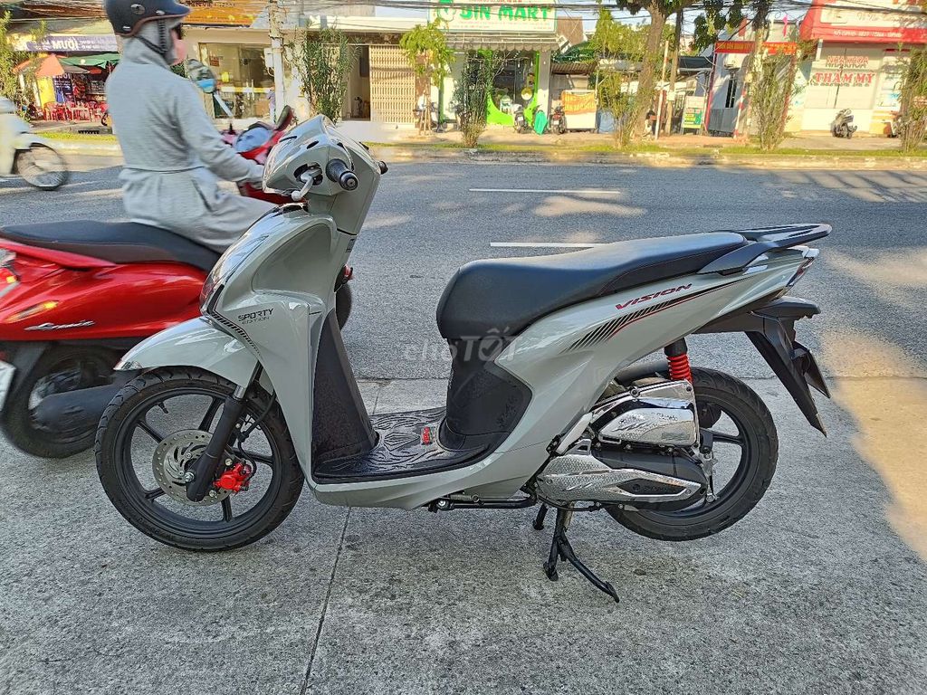 Vision 2024 chạy đúng 4 ngàn như  mới. Mua bán Xe máy tại Quận Liên Chiểu Đà Nẵng được đăng bởi long hình 5