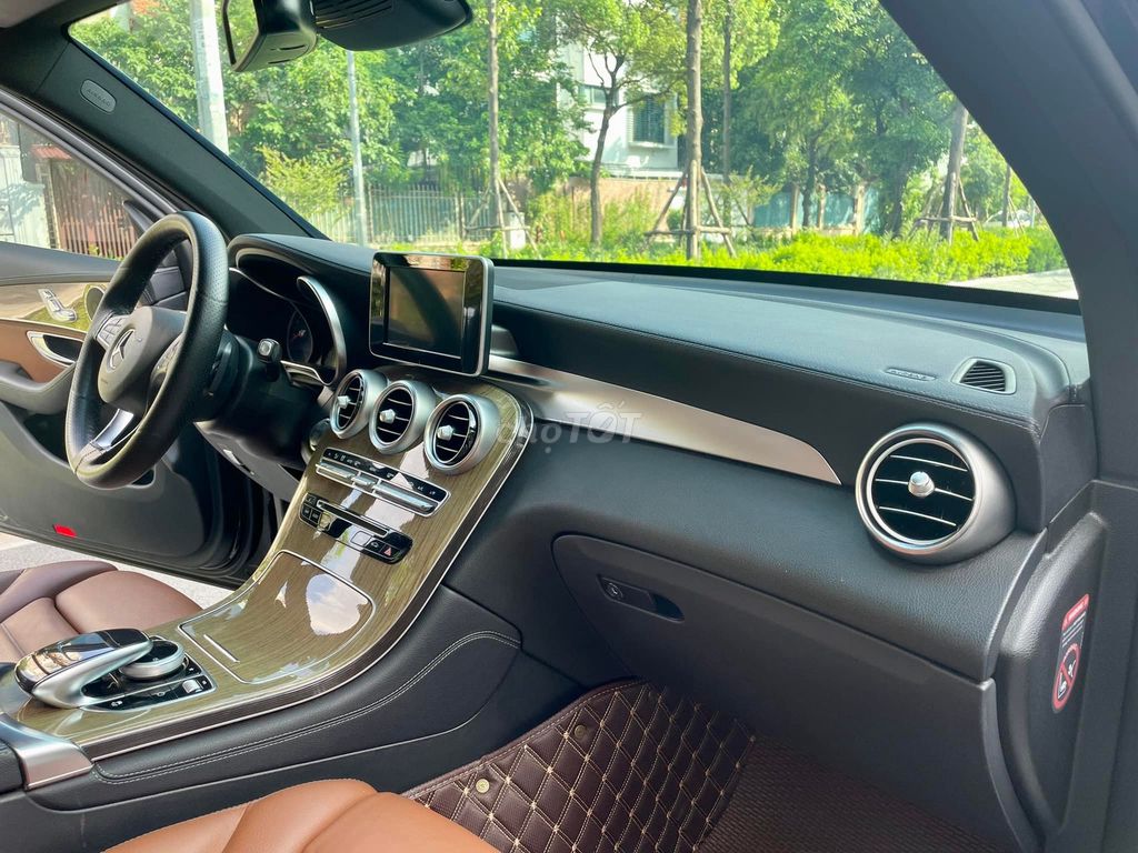 Mercedes Benz GLC 2018 250 4MATIC - 53,000 Miles.. Mua bán Ô tô tại Thành phố Thủ Đức Tp Hồ Chí Minh được đăng bởi Đức Tứ Bánh hình 13