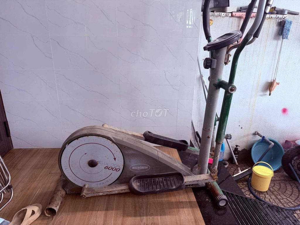 Máy tập thể dục HealthStream 6000 Kim loại
