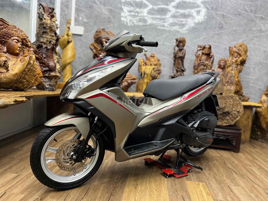 Honda Air Blade с ПТС на руках, мотор мощный и тихий