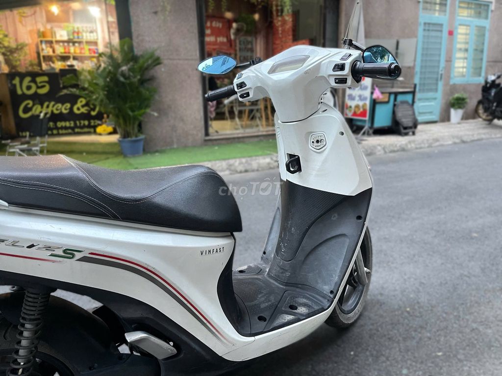 Xe máy điện VinFast Feliz S 2022 Trắng. Mua bán Xe điện tại Quận Tân Bình Tp Hồ Chí Minh được đăng bởi EVBATTERY hình 9