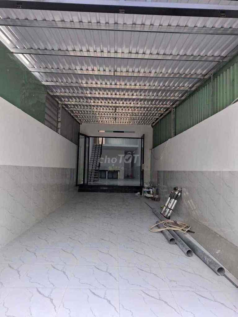 NHÀ TRỐNG SUỐT 4x30 NỀN GẠCH MEN 3PN TL37 PHÙ HỢP Ở, LÀM KHO