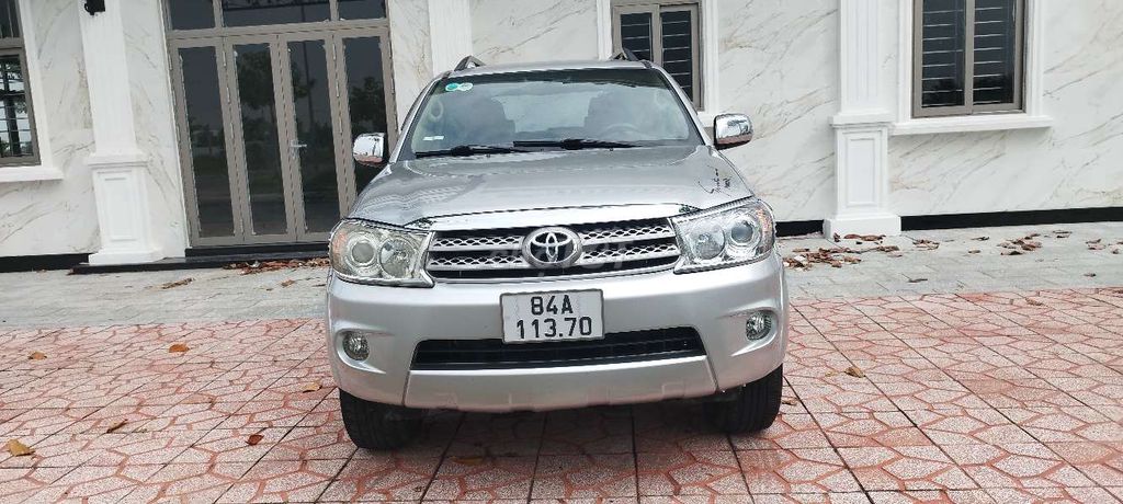 Toyota Fortuner 2011 máy dầu số sàn