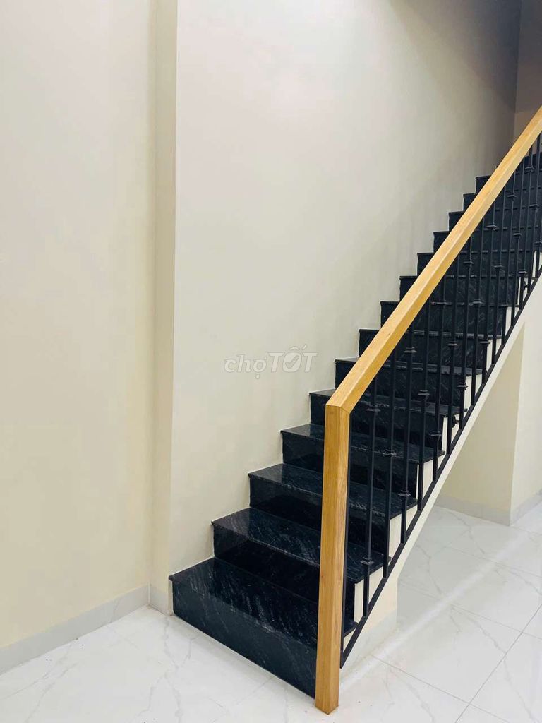 CHO THUÊ NHÀ PHỐ 3 TẦNG+ SÂN THƯỢNG MỚI 100% –HXH - GẦN VẠN PHÚC CITY