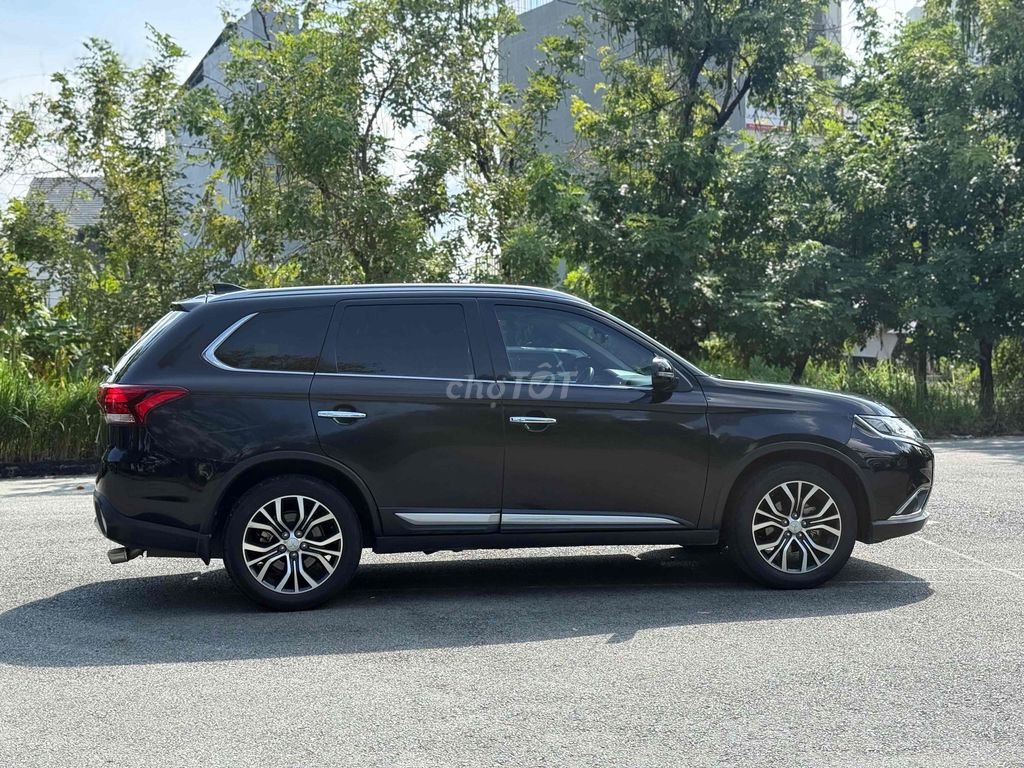 Mitsubishi Outlander 2018 2.0 CVT Premium. Mua bán Ô tô tại Thành phố Thủ Đức Tp Hồ Chí Minh được đăng bởi Lê Nhường hình 8
