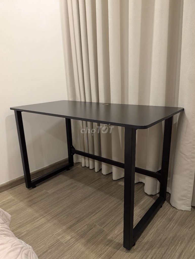 Bàn làm việc gỗ đen 120x60cm. Mua bán Bàn ghế tại Quận Nam Từ Liêm Hà Nội được đăng bởi Hoàng Nhung hình 1