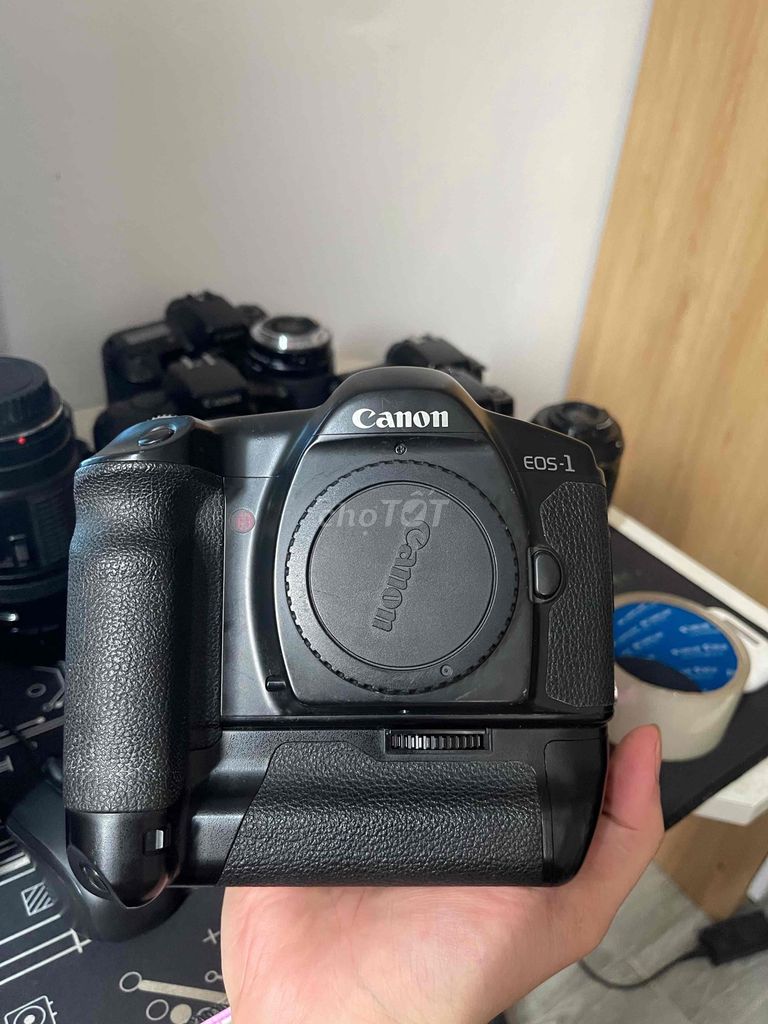 Máy ảnh Canon EOS-1 Đen Đã sử dụng. Mua bán Máy ảnh, Máy quay tại Quận Nam Từ Liêm Hà Nội được đăng bởi Nguyễn Xuân Linh hình 1