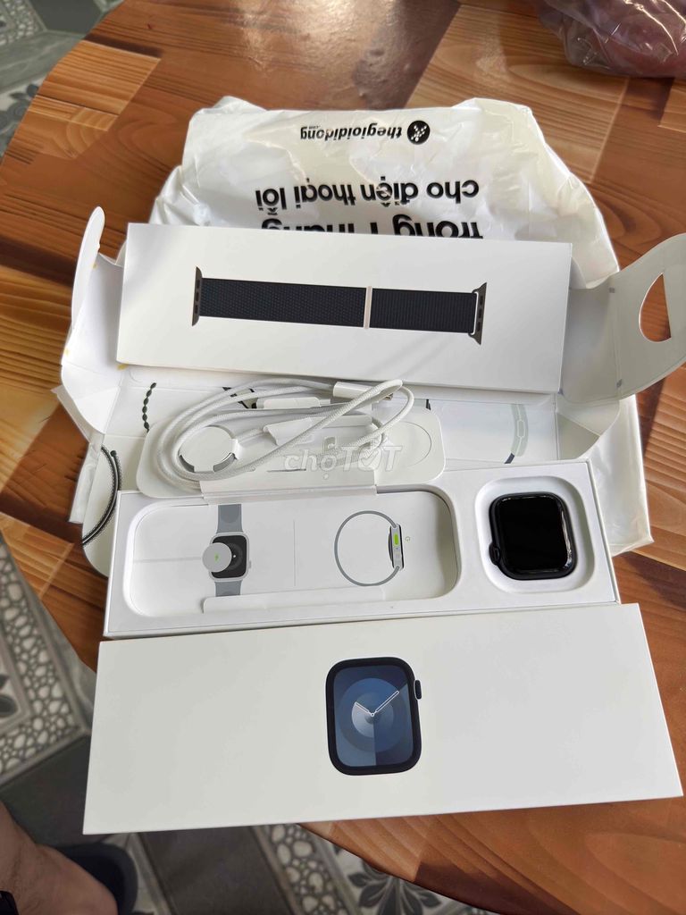 Apple Watch 9 41mm Màu Xanh Đen dây vải