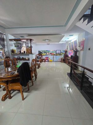 HOT HOT HOT 
Bán nhà mặt tiền Nguyễn Thị Minh Khai, ngay trung tâm. Mua bán nhà ở tại Thành phố Qui Nhơn Bình Định được đăng bởi Minh Tâm