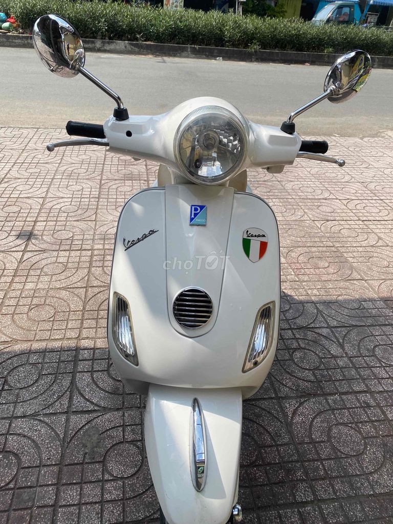 Piaggio Vespa LX 125 Trắng mới tinh. Mua bán Xe máy tại Quận 7 Tp Hồ Chí Minh được đăng bởi thanh xuân hình 1