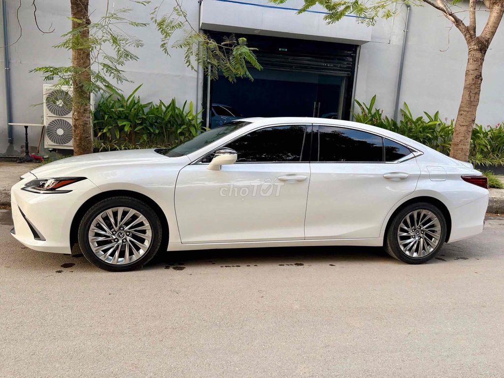Lexus ES250 Model 2022 Trắng nâu đẹo hết bài. Mua bán Ô tô tại Quận Long Biên Hà Nội được đăng bởi H3T Auto Việt Nam hình 3