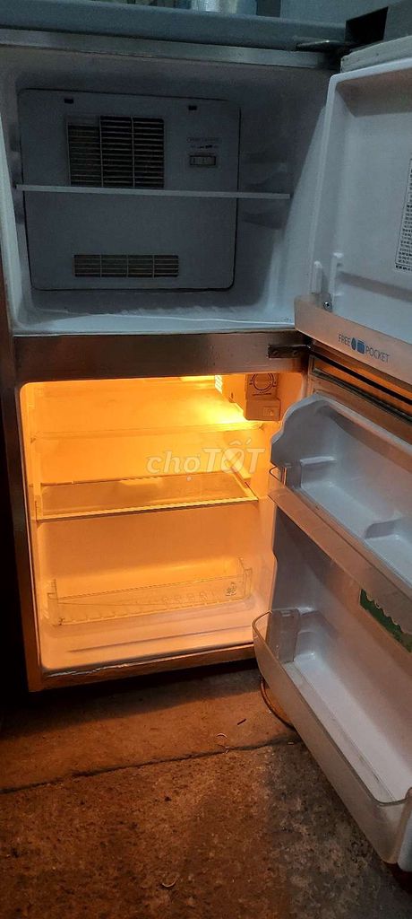 THANH LÝ TỦ LẠNH TOSHIBA 110L NHỎ XINH GIÁ RẺ. Mua bán Tủ lạnh tại Quận Thanh Xuân Hà Nội được đăng bởi Phuong Linh hình 1
