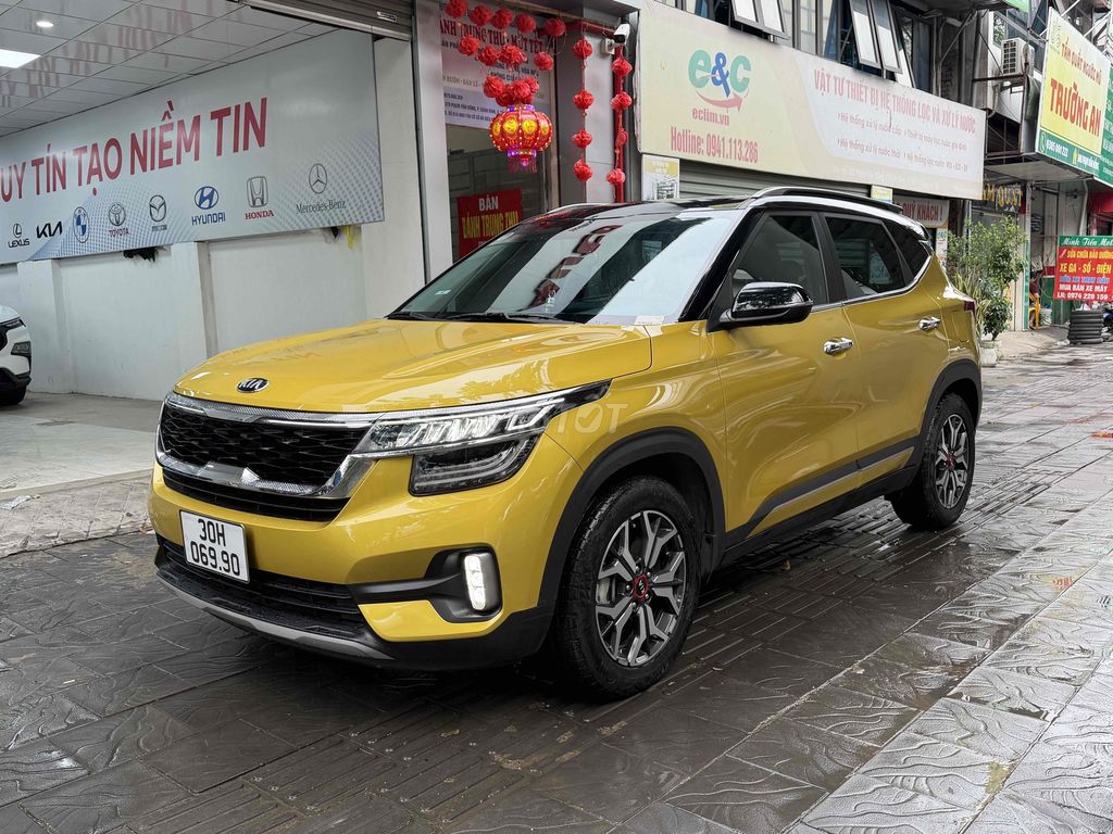 KIA Seltos 1.4 Turbo Premium 2021 Желтый супер новый
