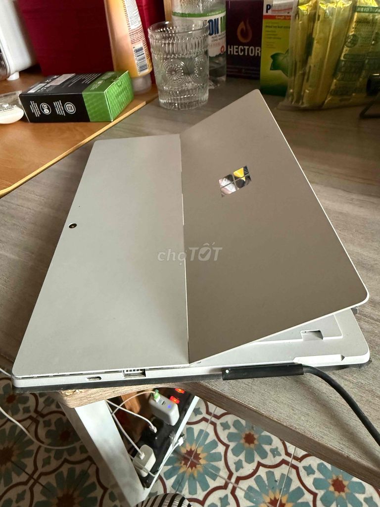 Surface Pro 7 i5 8GB/128GB phím,sạc,win bản quyen. Mua bán Máy tính bảng tại Quận 4 Tp Hồ Chí Minh được đăng bởi Kiều Trinh hình 1
