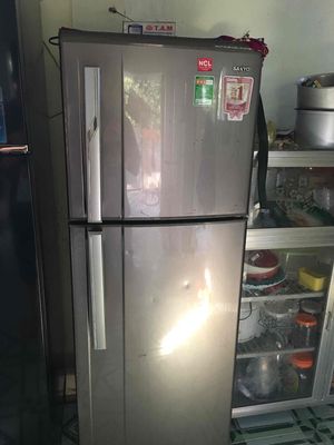 nhà có dư 1 cái tủ lạnh không sài cần bán