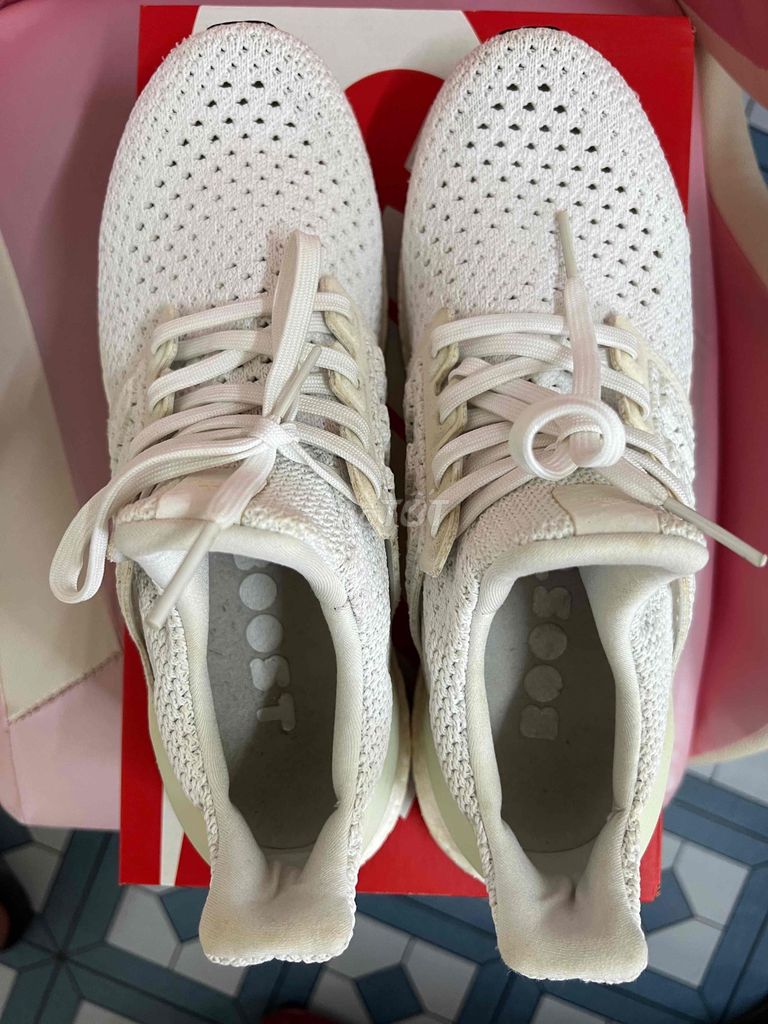 Giày thể thao Adidas Ultra Boost. Mua bán Giày dép tại Thành phố Đà Lạt Lâm Đồng được đăng bởi Huynh Minh hình 1