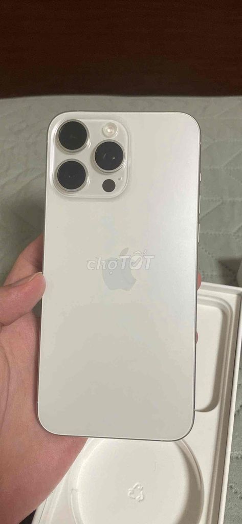 Apple iPhone 15 Pro Max 256GB Trắng. Mua bán Điện thoại tại Thành phố Hà Tĩnh Hà Tĩnh được đăng bởi Nga Phan hình 1