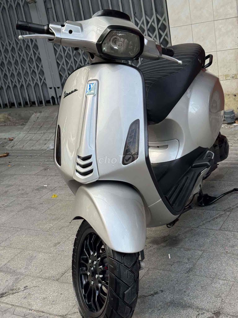 Piaggio Vespa Sprint 2015 серебристый, отличное состояние