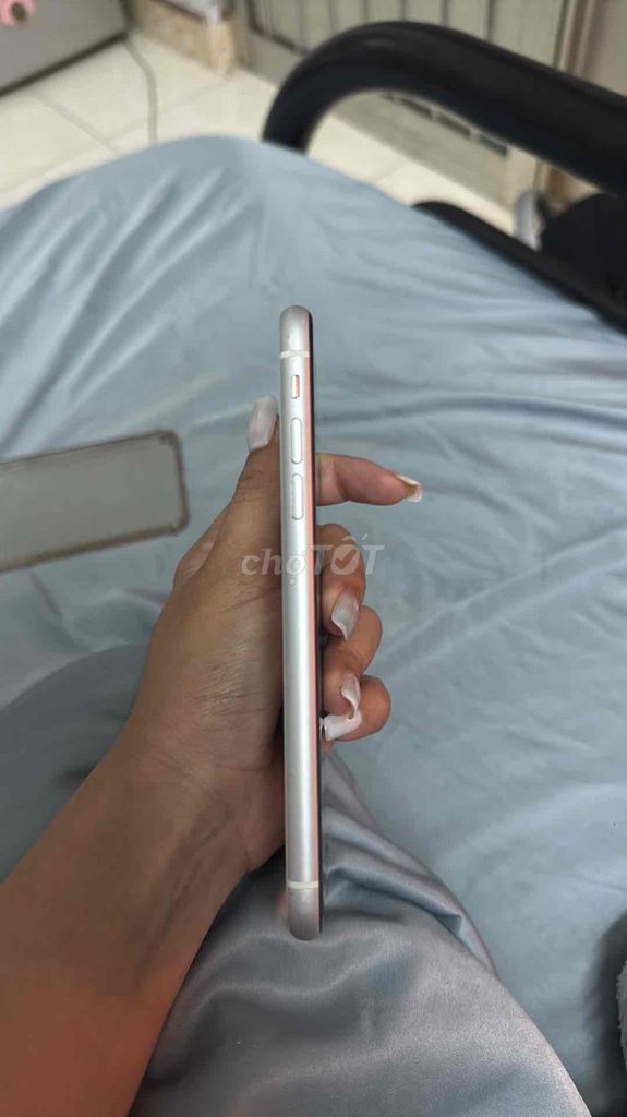 cần bán iphone XR 64GB Trắng. Mua bán Điện thoại tại Quận Tân Bình Tp Hồ Chí Minh được đăng bởi sunny hình 1