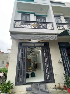 Bán nhà 1 trệt 1 lầu nhà còn như mới ở Hóc Môn XTS, giấy tờ đầy đủ. Mua bán nhà ở tại Huyện Hóc Môn Tp Hồ Chí Minh được đăng bởi Lam