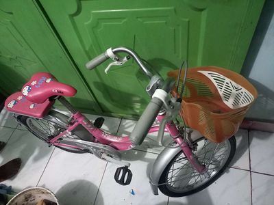 Cần bán xe đạp trẻ em màu hồng giá 800k