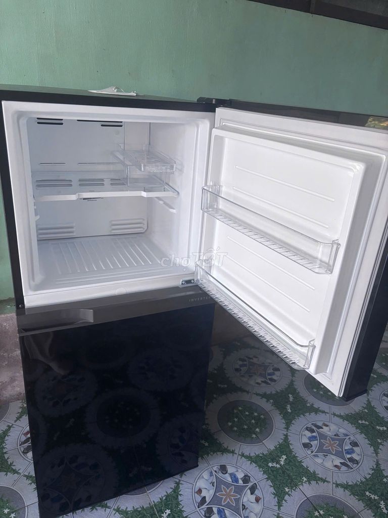 Tủ lạnh Toshiba GR-B22VU(UKG) 180 lít Đen. Mua bán Tủ lạnh tại Thành phố Ngã Bảy Hậu Giang được đăng bởi Tuyết Như hình 1