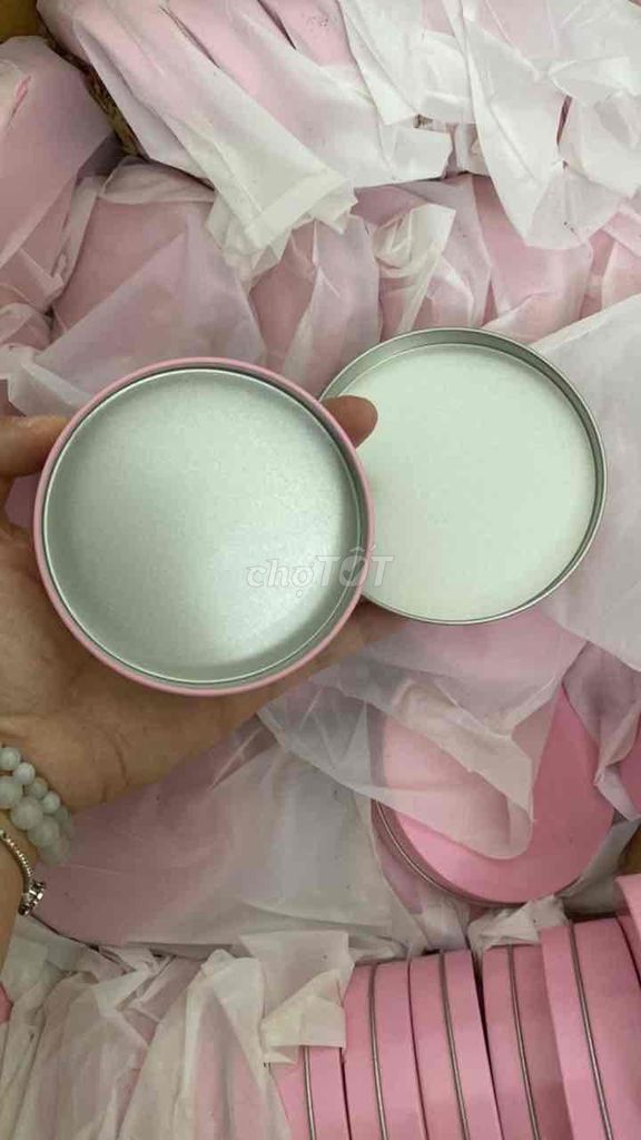 Hộp thiếc tròn màu hồng. Mua bán Sở thích khác tại Quận Cầu Giấy Hà Nội được đăng bởi Phương Anh hình 1