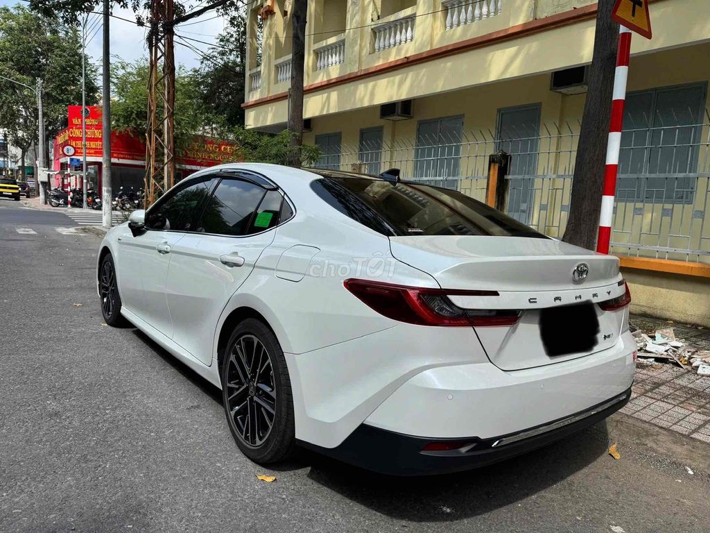 Toyota Camry 2025 2.5HV (Hybrid) - 8000 km. Mua bán Ô tô tại Thành phố Biên Hòa Đồng Nai được đăng bởi Phạm Đức hình 4