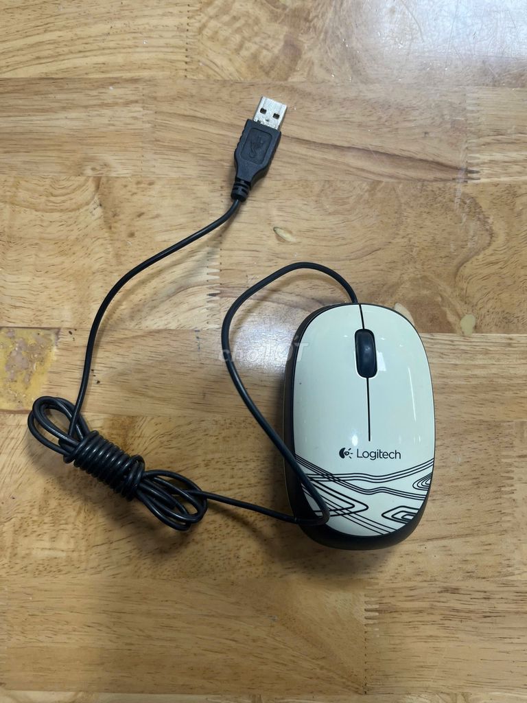 Chuột Logitech Có dây Trắng đen. Mua bán Phụ kiện (Màn hình, Chuột...) tại Quận Tân Phú Tp Hồ Chí Minh được đăng bởi 2hand luxury hình 1