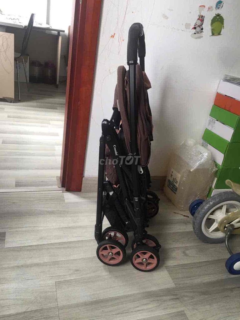 Xe đẩy Combi Mechacal Nâu 3.9kg. Mua bán Mẹ và bé tại Quận Hoàng Mai Hà Nội được đăng bởi Nguyễn HT hình 1