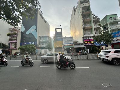 Nhà MT Trường Chinh .Vị trí đẹp tiện kinh doanh. DT: 4,5 X16 . 2 LÂU