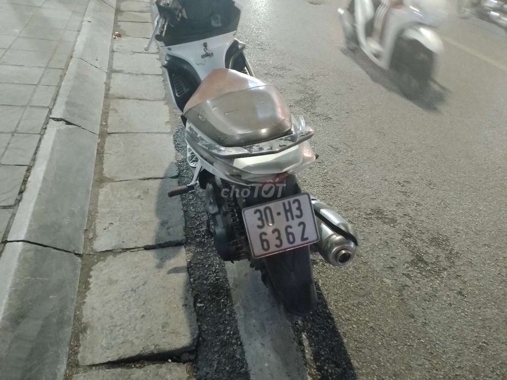 Honda Air Blade 110 с ханойскими номерами 30H3 недорого