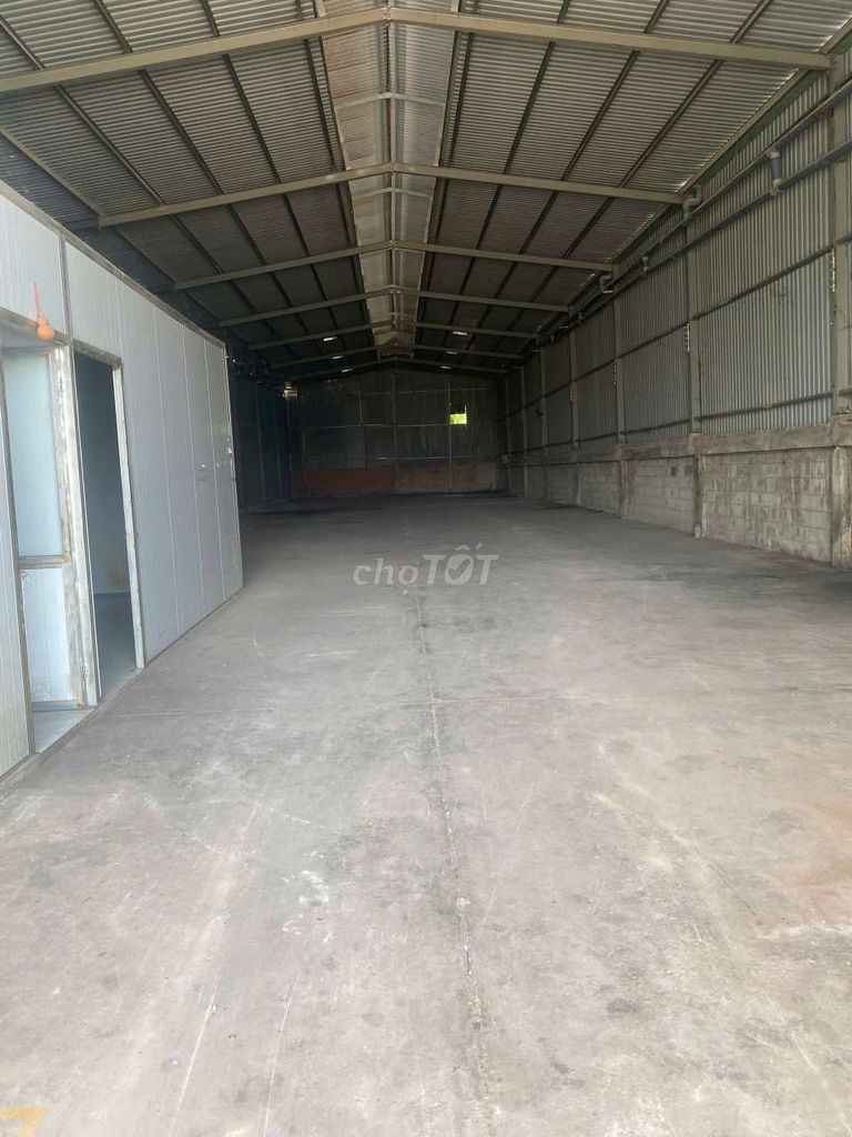 Xưởng TPK Tân Uyên 860m² xưởng 600m² điện 160kva đường cont giá 28tr