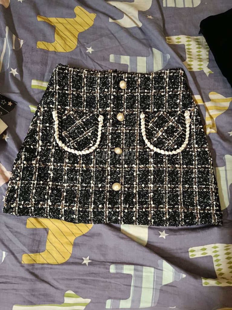 Chân váy nữ vải tweed đen. Mua bán Quần áo tại Thị xã Quảng Yên Quảng Ninh được đăng bởi Nguyễn Thị Khánh Linh hình 1