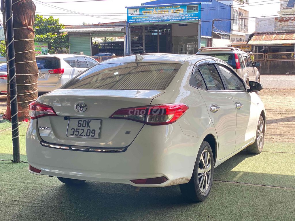 Toyota Vios 2018 E số sàn Trắng. Mua bán Ô tô tại Thành phố Long Khánh Đồng Nai được đăng bởi Mr hiếu hình 6