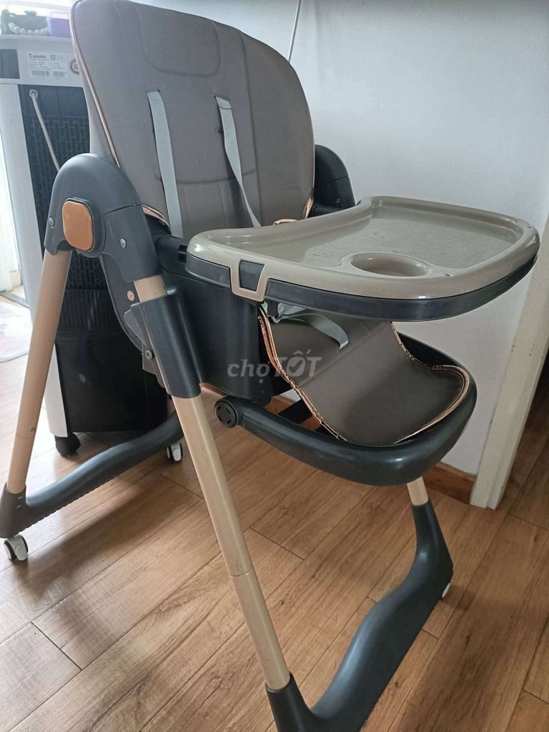 Ghế ăn dặm Nâu Cao-thấp 3 mức ngả cũ 90%. Mua bán Mẹ và bé tại Thành phố Thuận An Bình Dương được đăng bởi Công Phước hình 1