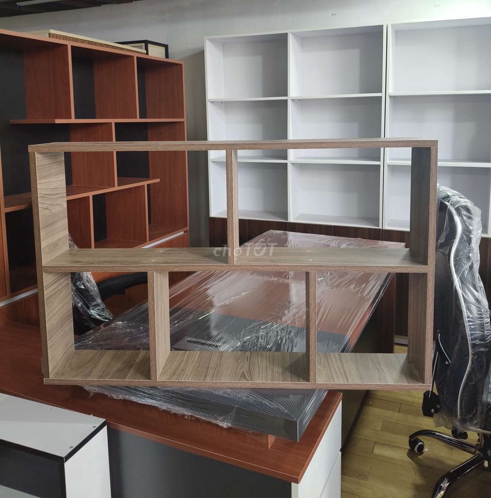 Kệ sách treo tường gỗ vân gỗ. Mua bán Tủ, kệ gia đình tại Thành phố Thủ Đức Tp Hồ Chí Minh được đăng bởi Trần Thị Mỹ Duyên  hình 1