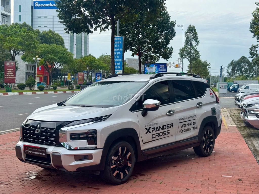 Mitsubishi Xpander Cross 7 мест Белый