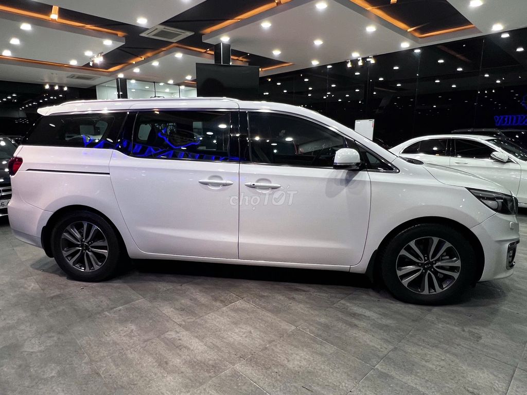 Kia Sedona 2016 3.3 GAT - 80000 km