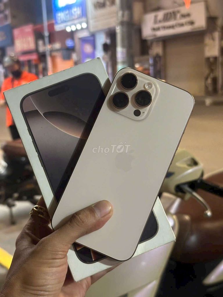 Apple iPhone 16 Pro Max 256GB gold Canada 99%. Mua bán Điện thoại tại Quận Hai Bà Trưng Hà Nội được đăng bởi Lê Hằng hình 1
