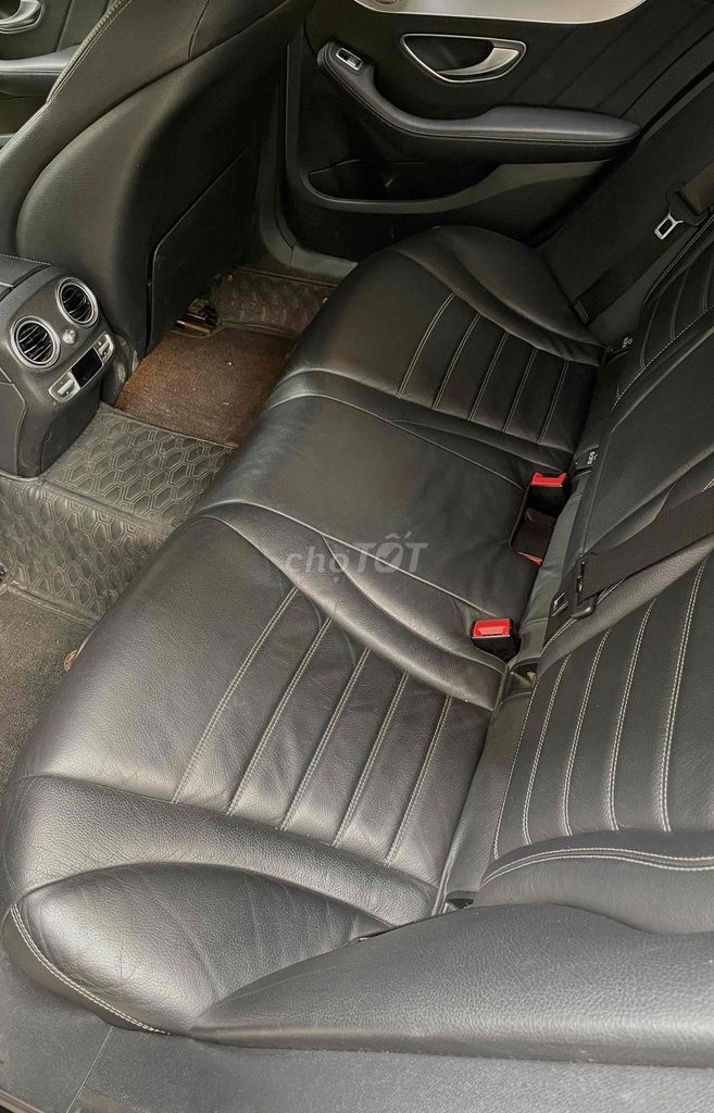 Mercedes Benz C Class 2017 C300 AMG - 95000 km. Mua bán Ô tô tại Quận Thanh Xuân Hà Nội được đăng bởi Tuấn Nguyễn hình 4