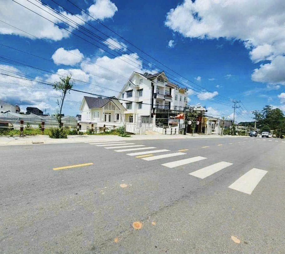 Bán gấp đất mặt tiền Mai Anh Đào, Đà Lạt. Ngay Thung Lũng Tình Yêu